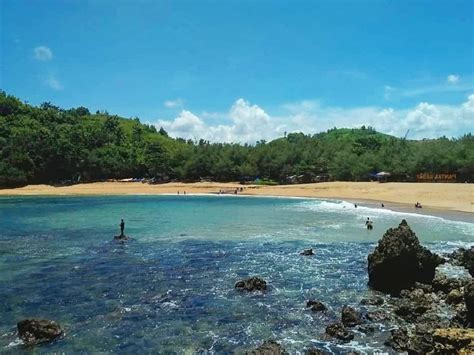 8 Rekomendasi Wisata Terbaru 2024 Pantai Terindah Dan Populer Di Blitar