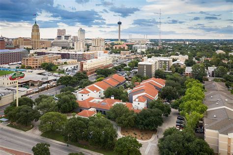 Hotels near Shops at Rivercenter | Courtyard San Antonio Downtown/Market Square