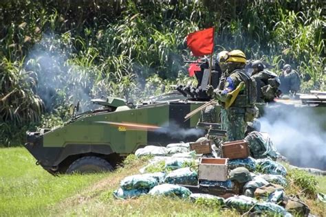 新聞 女兵性感自摸照外流 貌美當事人淚崩！十軍團已陪同提告 Sex板 Disp Bbs