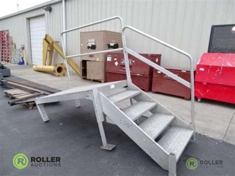 Aluminum Adjustable Trailer Steps - Roller Auctions