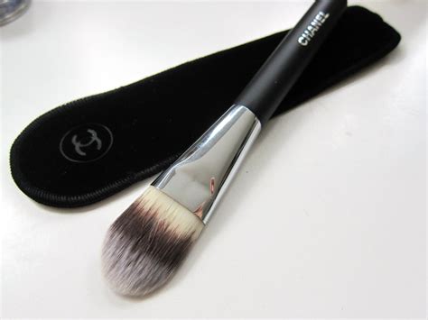 Procrastinating Pretty: Review: Chanel Foundation Brush