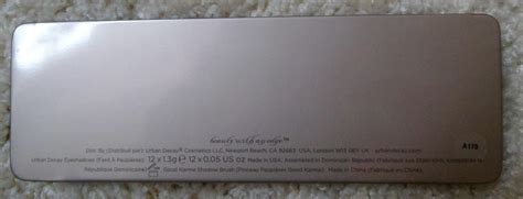 Aga w krainie czarów Urban Decay Naked