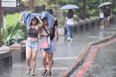 中部以南雷雨突襲各地悶熱 周末鋒面抵達全台大雨降溫 生活新聞 生活 聯合新聞網