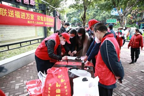 挥毫泼墨迎新春 墨香送福暖人心——市检察院组织开展“迎新春写春联送祝福”系列活动澎湃号·政务澎湃新闻 The Paper