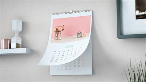 Decorative calendar mockup hanging on wall | Free PSD File