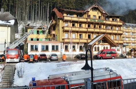 Fotostrecke Titisee Neustadt F Nf Verletzte Bei Hotelbrand Baden