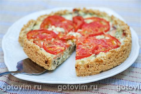Киш с творогом, копченой семгой и помидорами. Рецепт с фото
