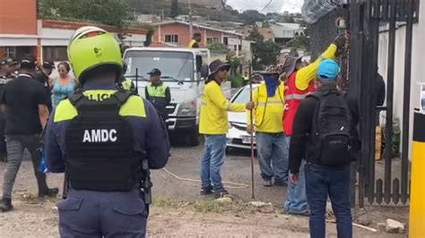 Retiran portones en barrios seguros para aliviar congestión vial en