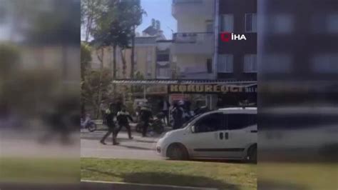 Kapı anahtarı ile 3 polis ve bir kişiyi yaralayan motokurye tutuklandı