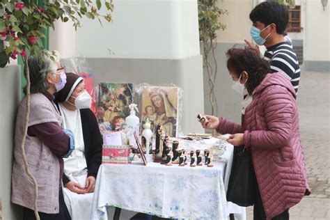 Devotos se preparan para rendir homenaje a Santa Rosa de Lima a un día