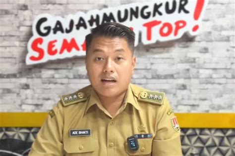 Ade Bhakti Lulusan Apa Sudah Jadi Camat Gajahmungkur Di Usia Tahun