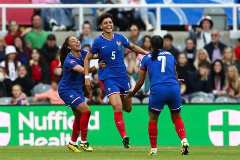 Equipe De France F Minine Les Bleues Simposent En Patronnes En