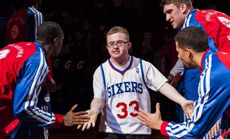 Trisomique, il réalise son rêve et joue au basket en NBA