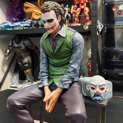 DC THE DARK Knight Joker Heath Ledger Clown PVC Statue Model Toy 28cm