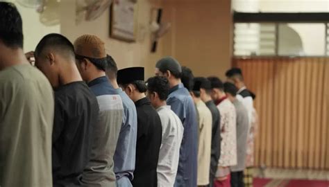 Hukum Membaca Surat Pendek Yang Sama Tiap Rakaat Shalat Islampos