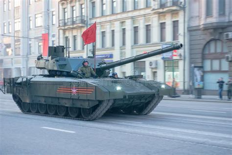 Tanque De Guerra T 14 Do Russo Foto Editorial Imagem De Anos Casa