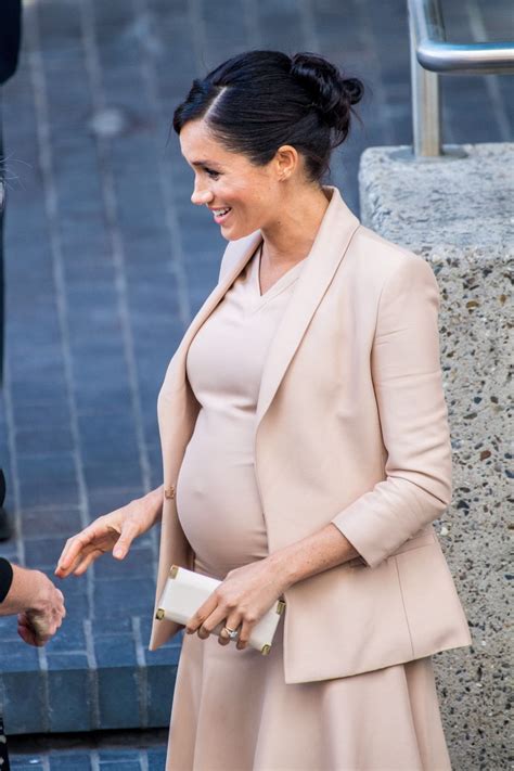 Pregnant Meghan Markle Leaves National Theatre In London 01302019