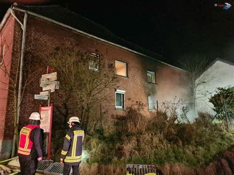 H Ckelhoven Feuerwehr Rettet Neun Personen Vor Feuer