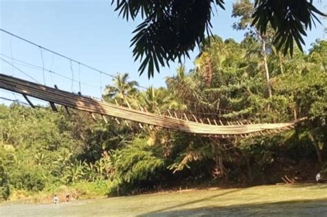 Jembatan Gantung Di Lebak Putus 15 Warga Terjatuh Dan 10 Luka Luka