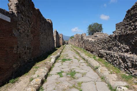 pompeii-roads-1000 - Helen on her Holidays