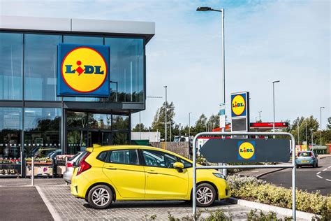 Ce L A Enervat Pe Un B Rbat N Parcarea Unui Magazin Lidl Am Fost