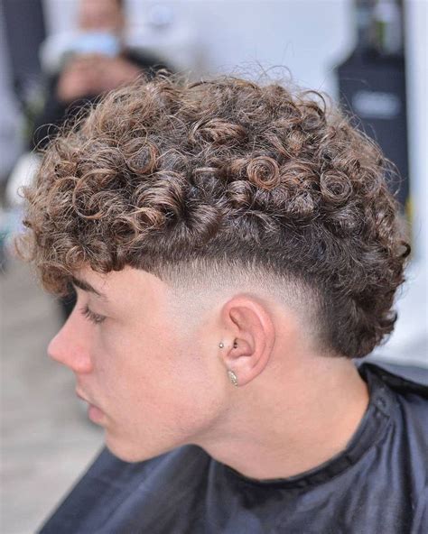 Fade Haircut Curly Hair Taper Fade Curly Hair Male Haircuts Curly