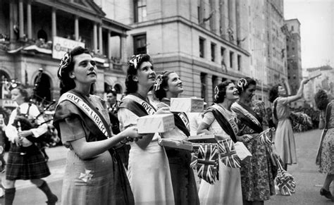 Australian Women At Work In Wwii Keep Cool And Carry On State