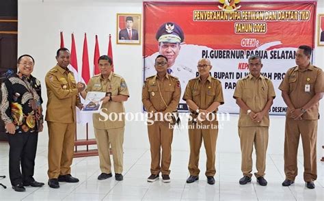 Pj Gubernur Papua Selatan Serahkan DIPA Petikan Dan TKD Rp 9 59 Triliun