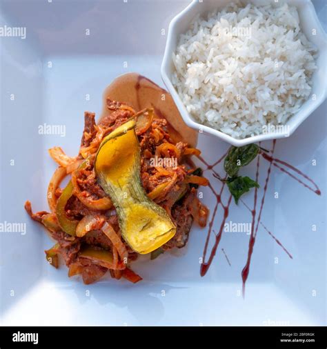 Plato De Cocina Tradicional Cubana Ropa Vieja Muy Bien Presentado