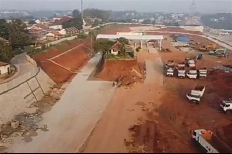 Viral Rumah Berdiri Kokoh Di Tengah Proyek Jalan Tol Cijago Seksi B