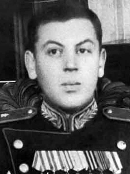 Василий Сталин - фото, биография, личная жизнь, причина смерти, сын ...