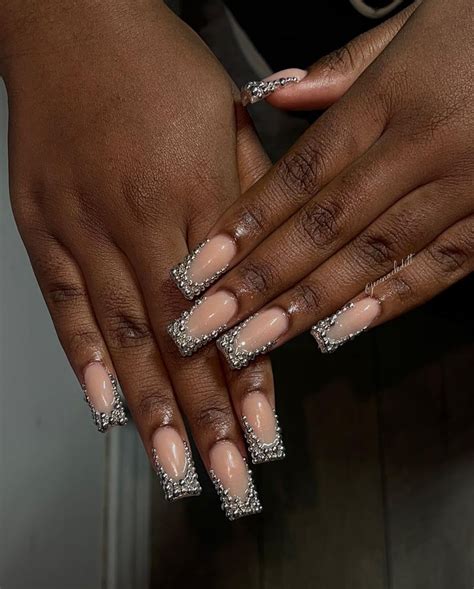 Pearl French Nails Mit Glitzer Verlauf Und Anderen Details Sind