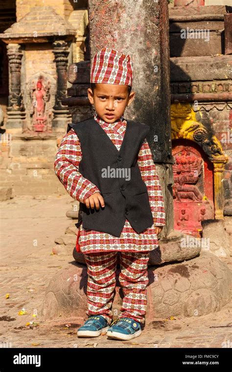 Costume nepal hi-res stock photography and images - Alamy