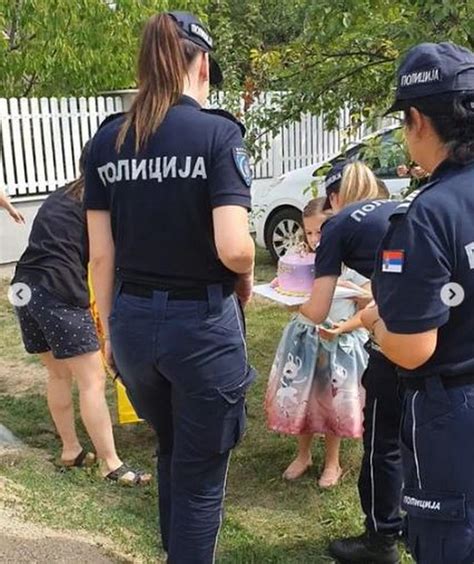 Policajcima Iz Pan Eva Danas Aplaudira Cela Srbija Kada Su Uli Za