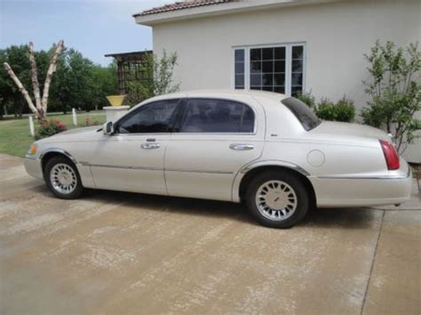 Sell used 2002 Lincoln Town Car Cartier L Sedan 4-Door 4.6L in ...