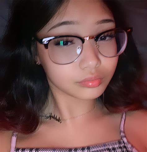 Pin On Tiktok Girls With Glasses Glasses Fashion Latina Makeup Looks