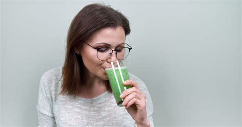 Ekspert zdradził przepis na antydepresyjne smoothie z kefirem i masłem