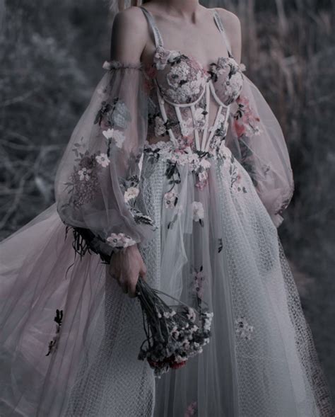 Pin By Wes On Lit ᴀ ᴄᴏᴜʀᴛ ᴏғ ᴛʜᴏʀɴs ᴀɴᴅ ʀᴏsᴇs Fairytale Dress