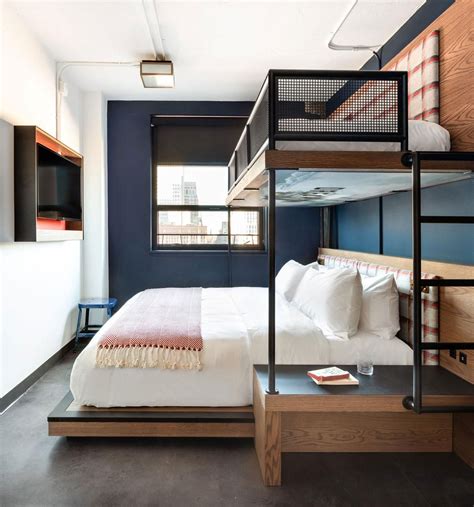 I Shared A Hotel Bed With My Stepmom: Here's What I Learned. Image 6