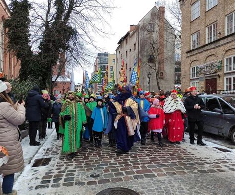 Monarchowie przeszli ulicami miasta Orszak Trzech Króli w Elblągu