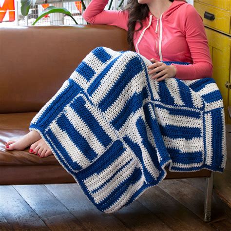 Free Easy Red Heart Stadium Lapghan Crochet Pattern Yarnspirations