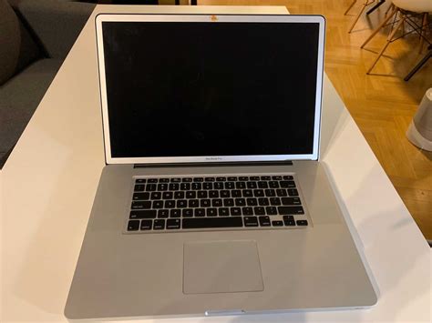 Super Macbook Pro A1297 17 Cali Late 2011 I7 2 4GHz 16GB 500GB SSD