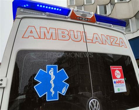 Frontale con un camion mentre è in moto nel Cremasco muore un 24enne