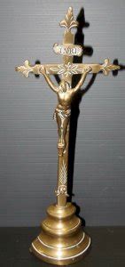 Superbe crucifix doré à la feuille d or Epoque Napoléon III Blanc