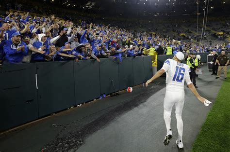 So Many Lions Fans Crashed Lambeau Field The Packers Issued A