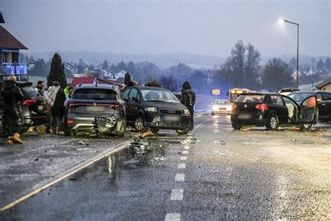 Achtung spiegelglatte Straßen Mehr als 500 Unfälle in Baden Württemberg