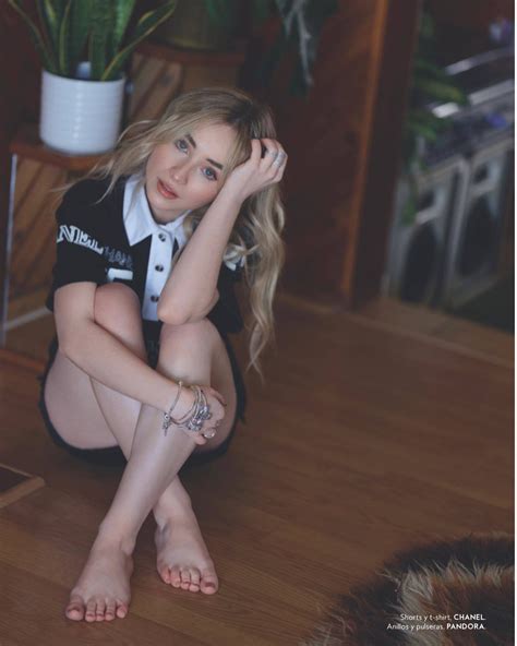 Sabrina Carpenter’s Feet Toes And Soles Hd Pictures