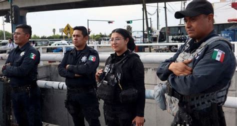 Polic As Evitan Que Mujer Se Lance Del Puente De La Capu