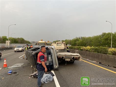 國道1號箱型車突偏移撞鄰車 2車共7人送醫