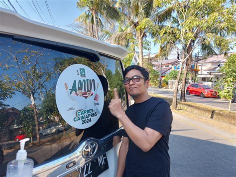 Sambut Amin Ketua Dpc Pkb Makassar Aksi Pasang Stiker Di Mobil